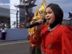 Bikin Bangga, Putri Ariani Nyanyi 'Indonesia Raya' Jelang Balapan MotoGP 2023 di Sirkuit Mandalika